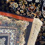 فرش ۷۰۰ شانه کاشان زمینه سرمه ای SH-715