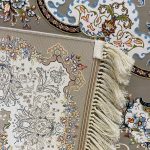 فرش ۱۲۰۰ شانه زمینه طوسی کدSH-1223 - تصویر 3