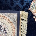 فرش ۱۲۰۰شانه زمینه سرمه ای کدSH-1244